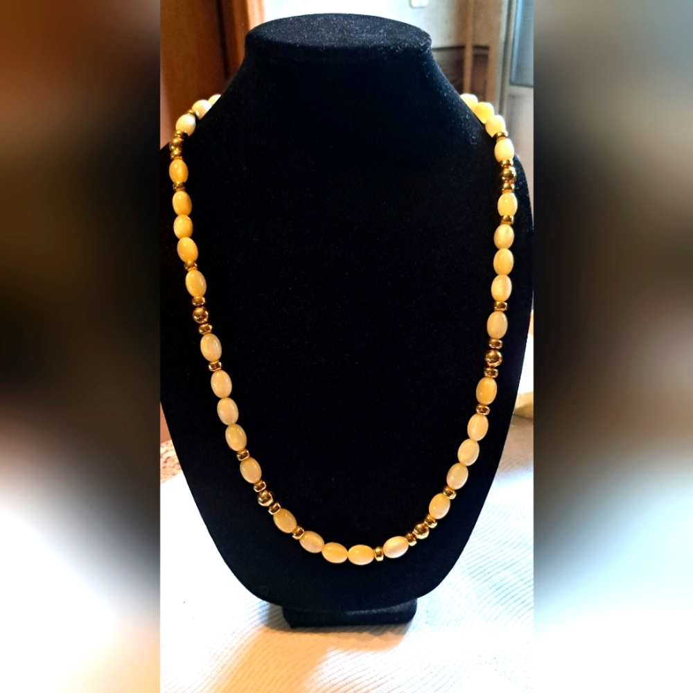 Vintage Stunning Napier 28" Pearl Type Gold Tone Necklace Gorgeous Clasp Closure